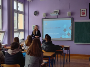  Informiranje učenika završnih razreda strukovnih škola na temu Kako se uključiti na tržište rada 